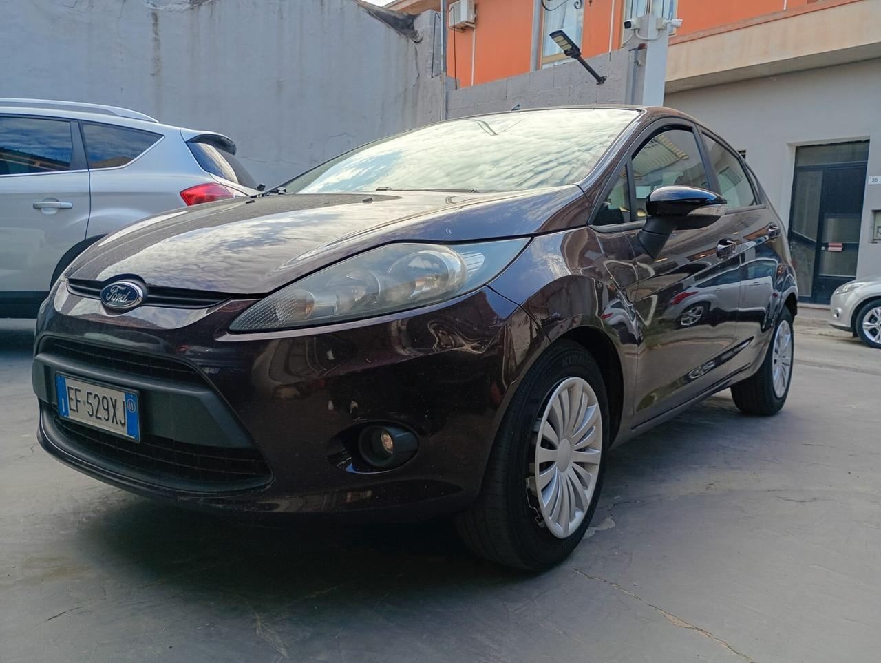 Ford Fiesta 1.4 TDCI Titanium 5 Porte – Economica e Affidabile
