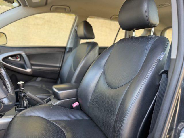 TOYOTA RAV 4 RAV4 2.2 D-4D Luxury CON GANCIO TRAINO