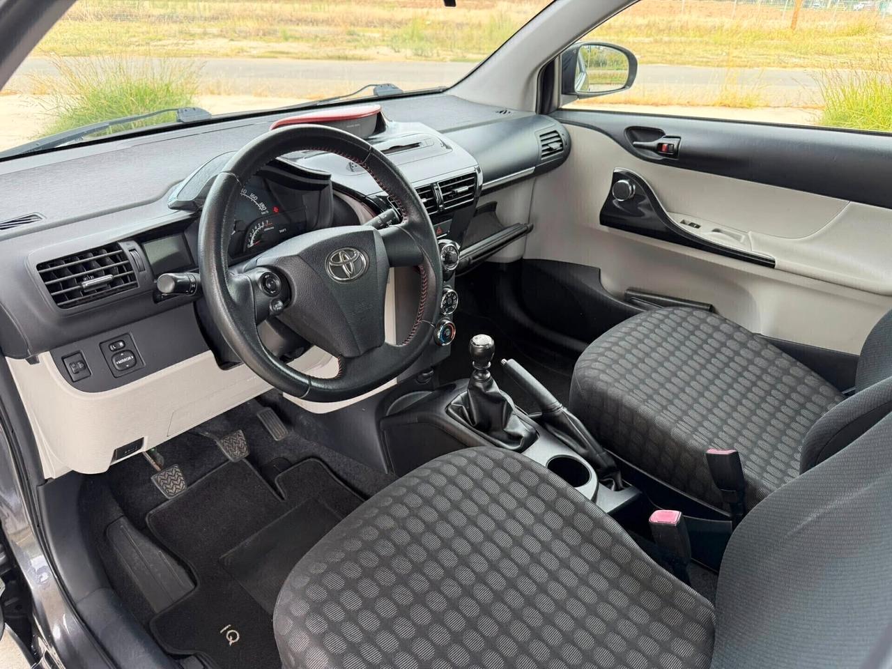 Toyota iQ 1.0 Lounge