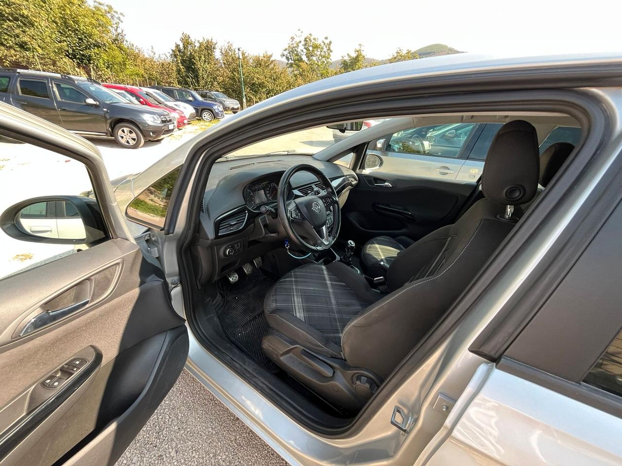 Opel Corsa 1.4 90CV GPL Tech 5 porte b-Color