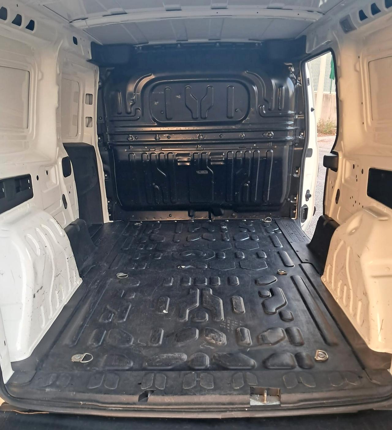 Fiat Doblò 1.6 MJT 105CV S&S PL-TN Cargo Maxi Lounge