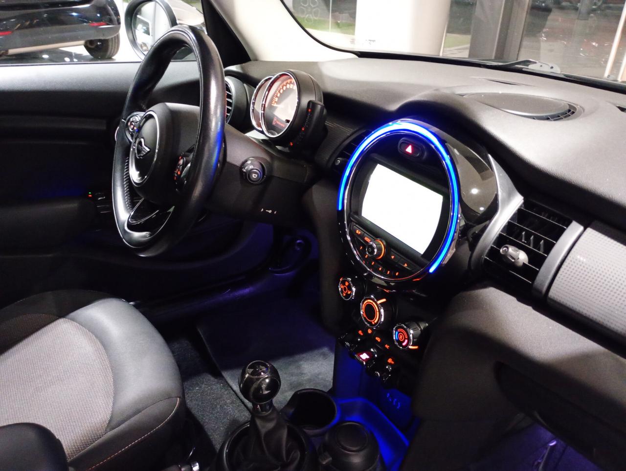 Mini Cooper D 1.5 5P