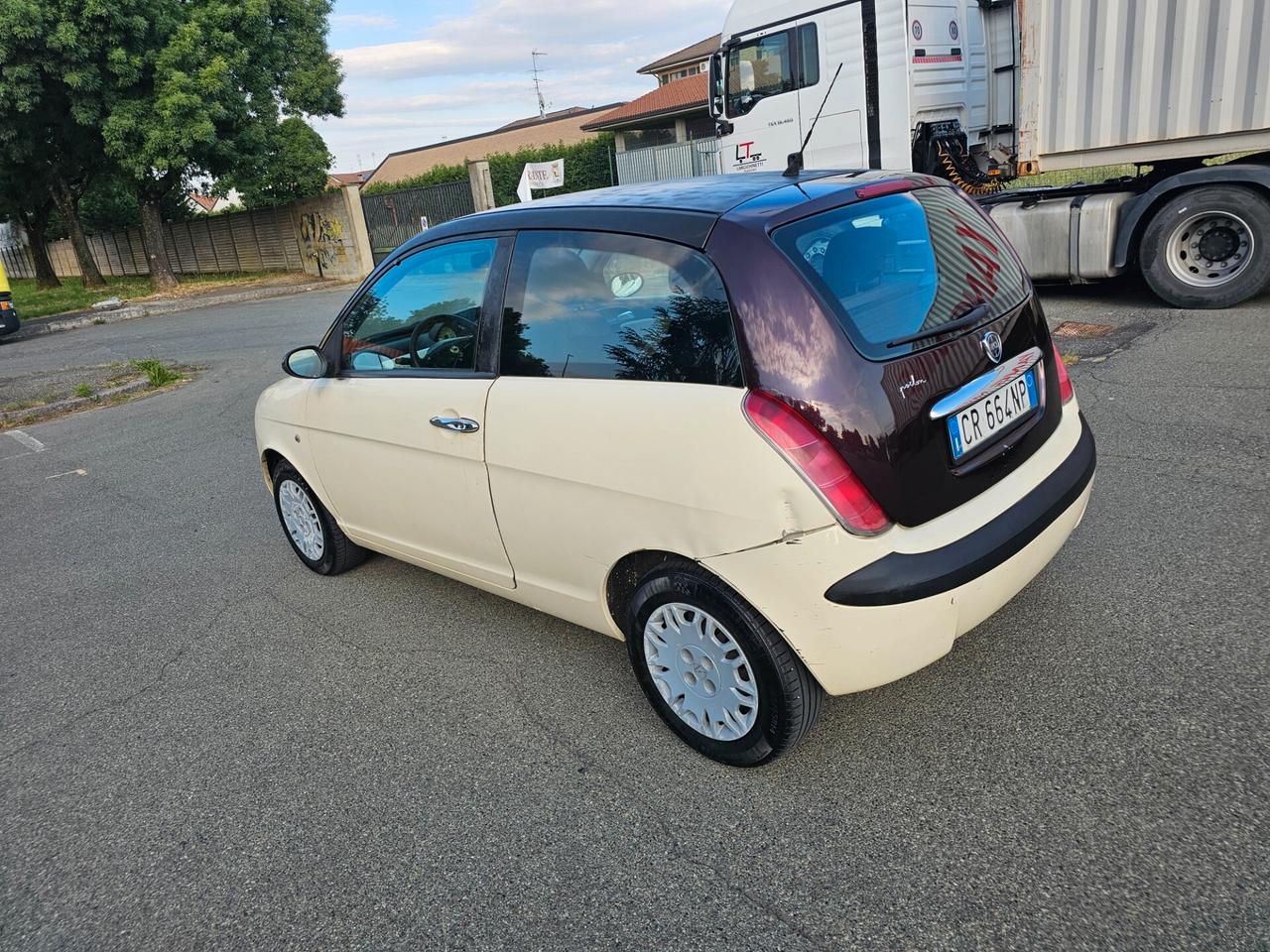 Lancia Ypsilon 1.2 16V Oro