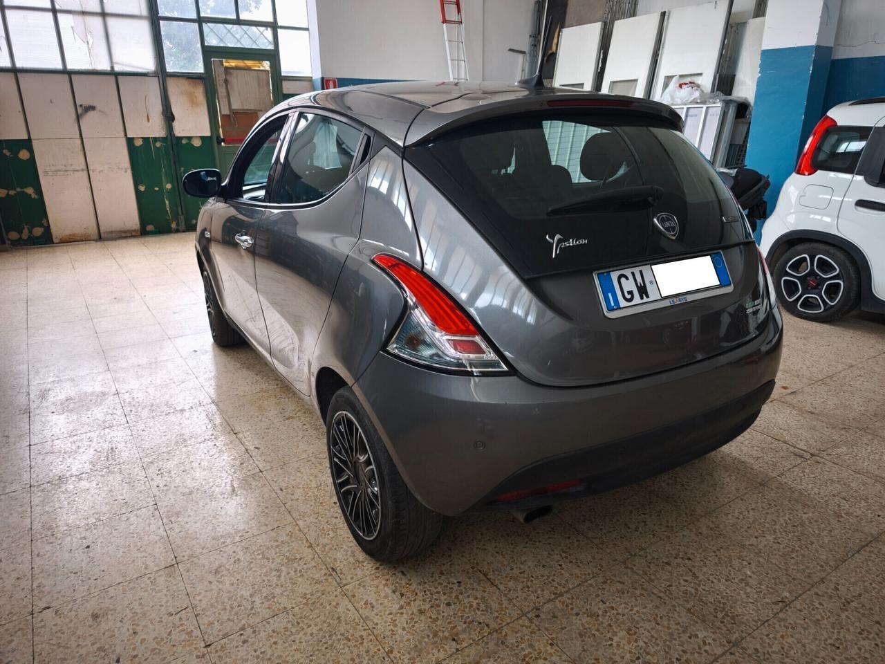 Lancia Ypsilon 5 porte S&S Hybrid Gold INCIDENTATA