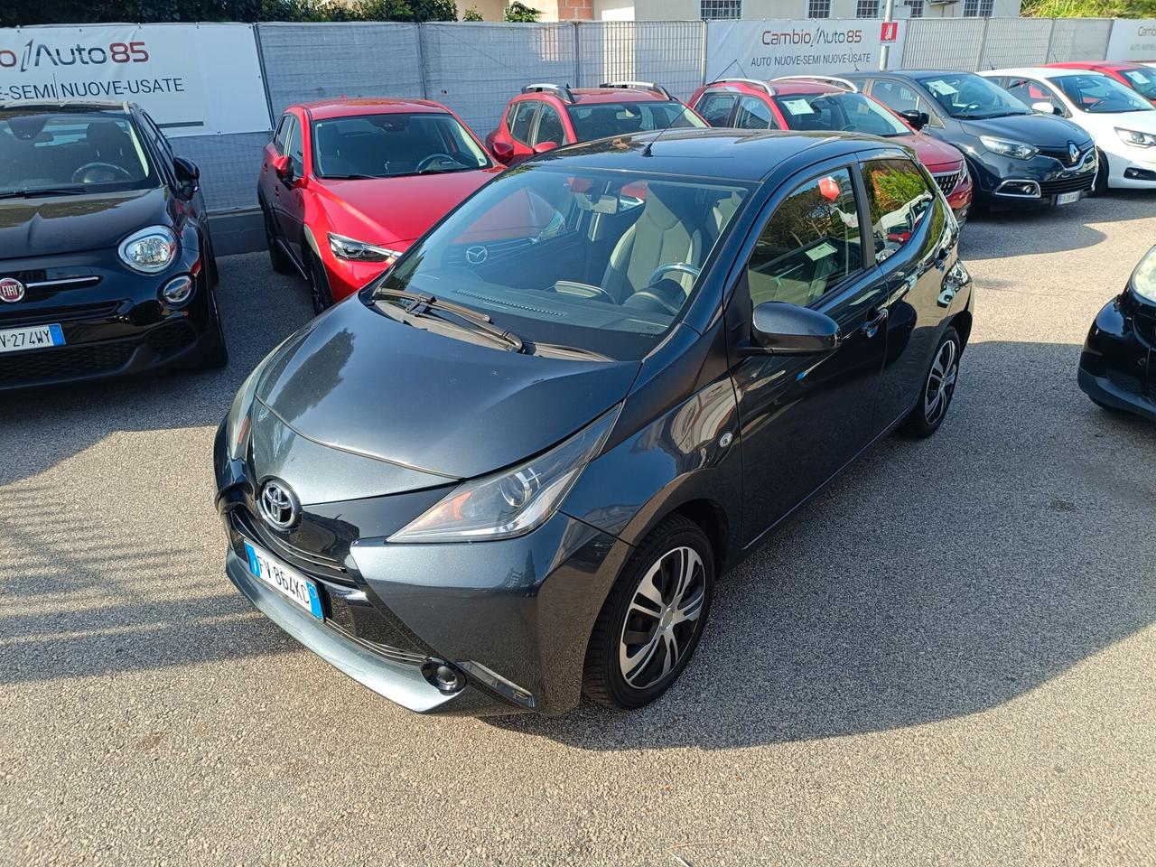 Toyota Aygo 1.0 VVT-i 69 CV 5 porte x-play