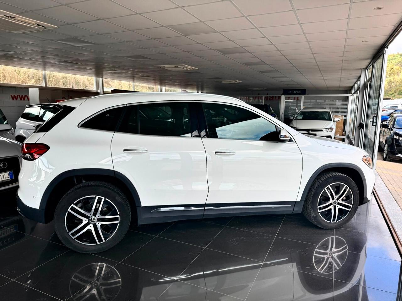 MERCEDES GLA (H247) GLA 200 d Automati...