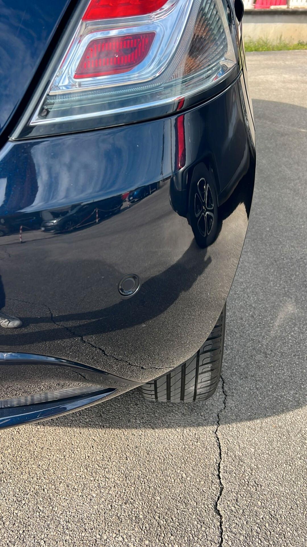 Lancia Ypsilon 1.2 69 CV 5 porte Gold neopatentati