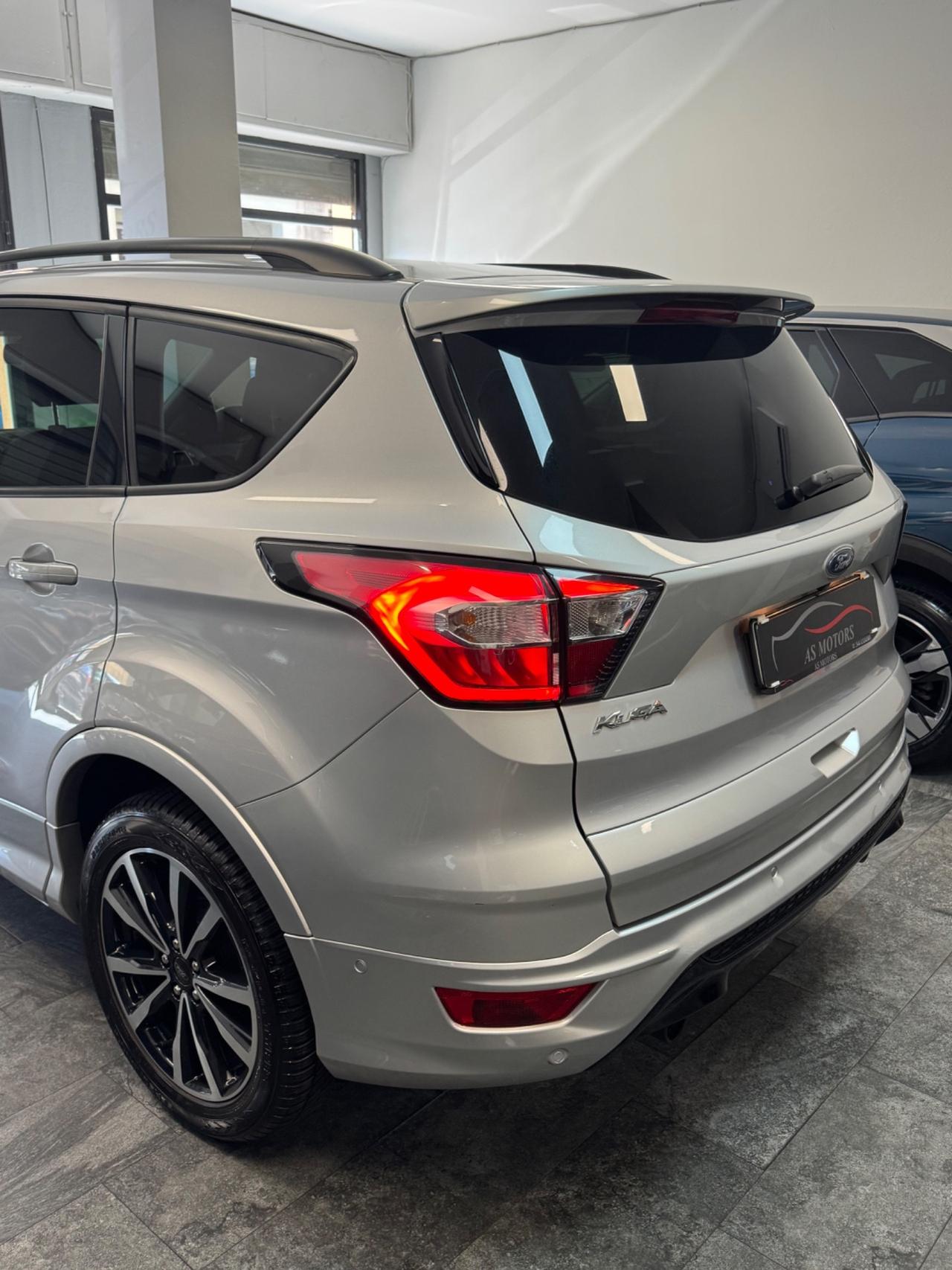 Ford Kuga 1.5 TDCI 120 CV 2WD ST-Line