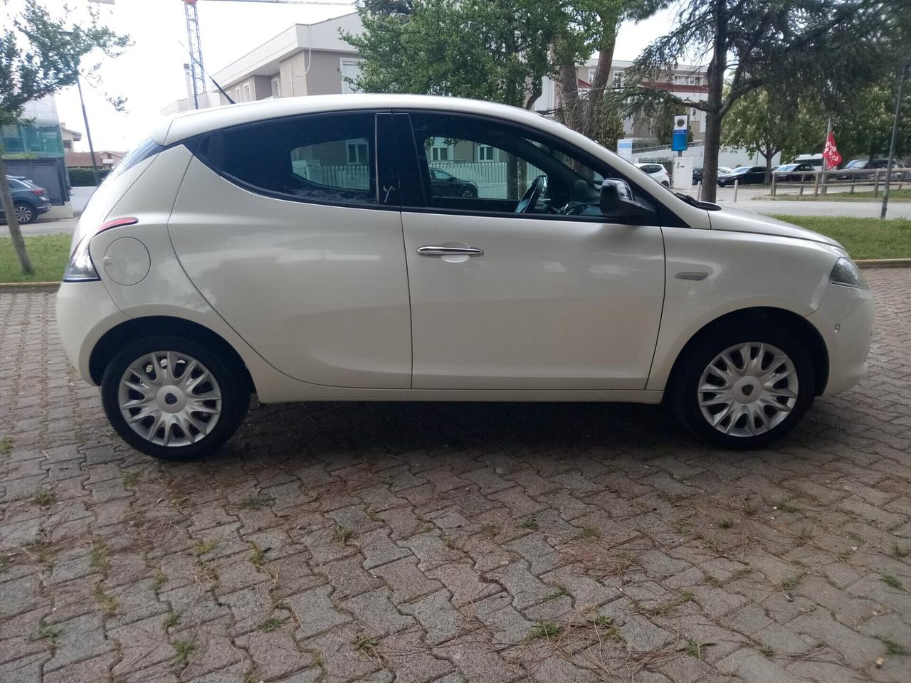 Lancia Ypsilon 1.2 69 CV 5 porte S&S Platinum