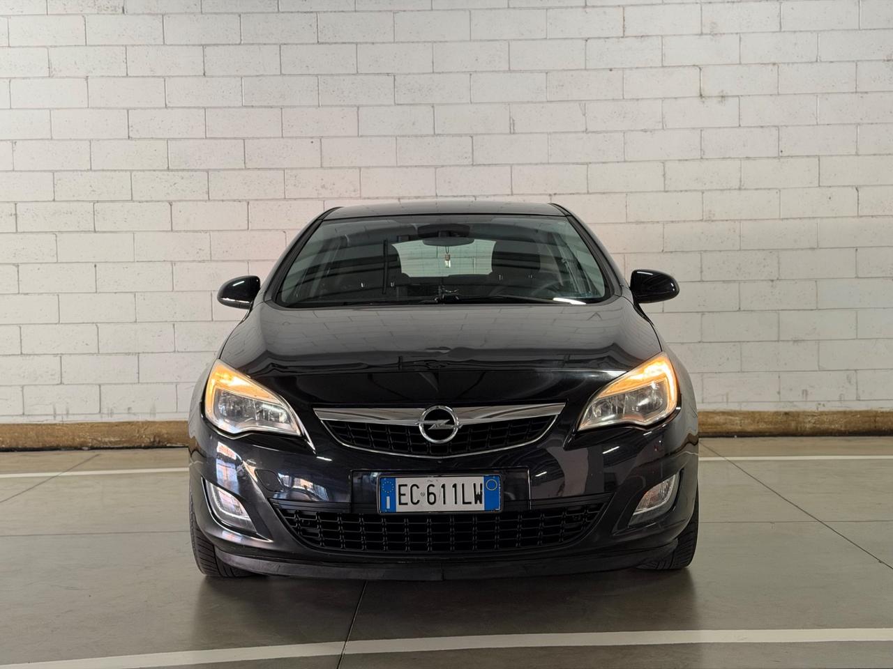 Opel Astra 1.6 115CV 5 porte Cosmo automatico