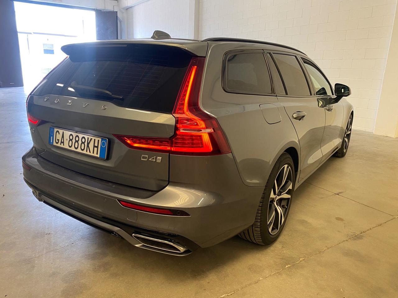 Volvo V60 D4 R-design Automatico 2.0 190 Cv Garantita