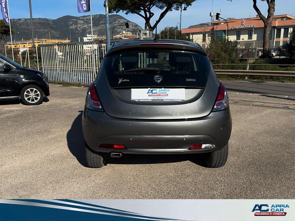 Lancia Ypsilon 1.0 FireFly 5 porte S&S Hybrid Ecochic Gold IN PROMO