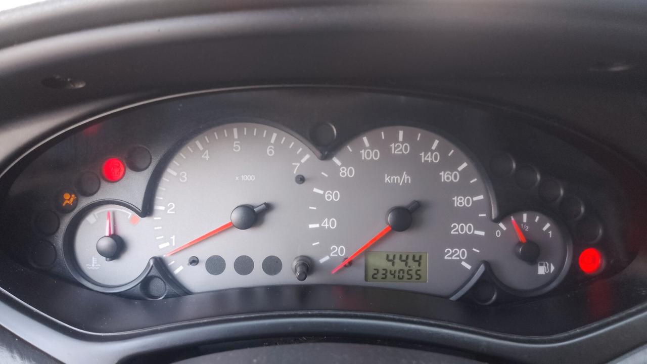Ford Focus 1.6i 16V cat 5p. Zetec neopatentati