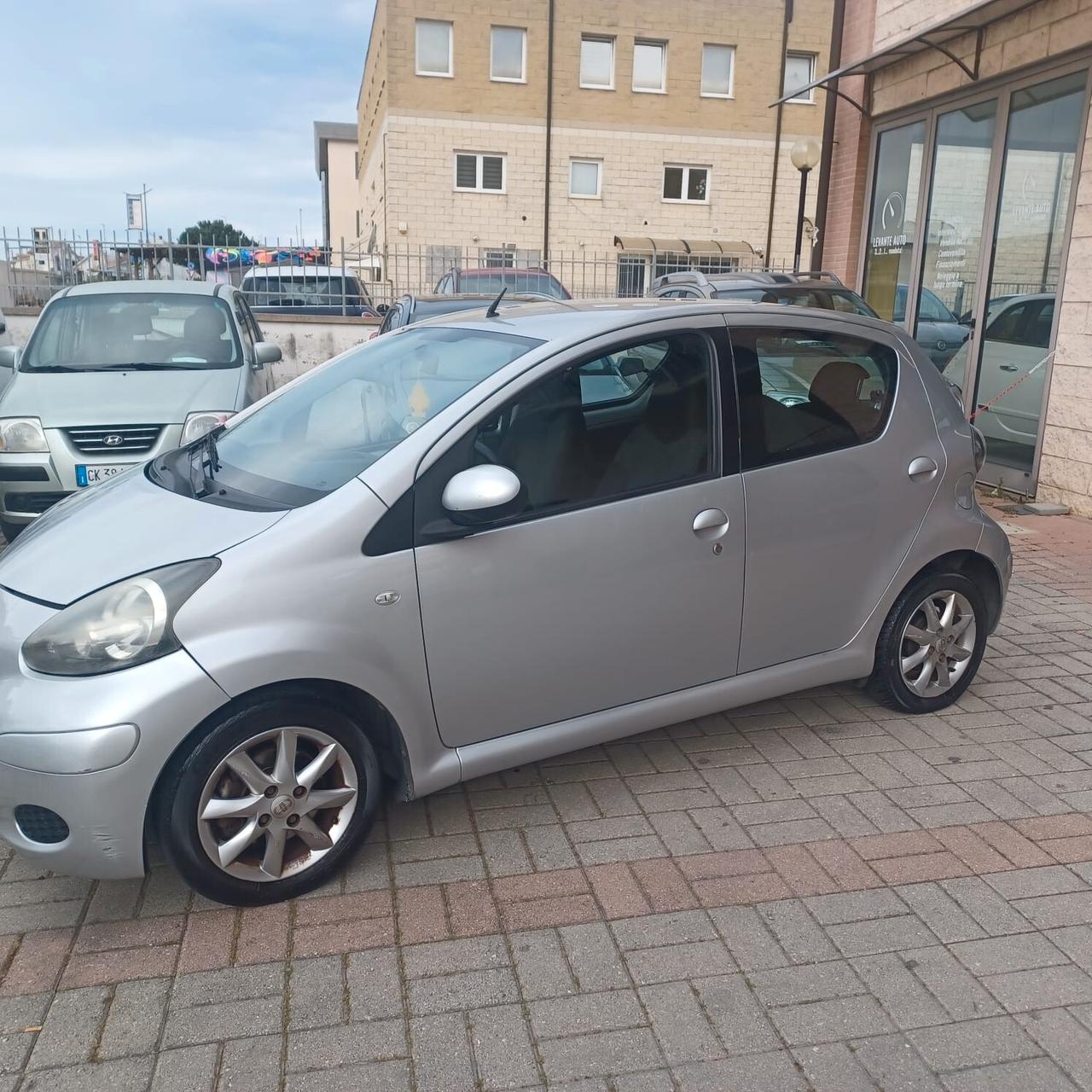 135.048 KM AYGO 1.0 NEOPATENTATI AUTOMATICA