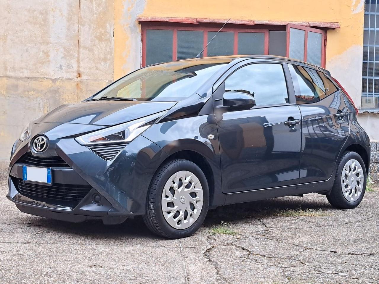 Toyota Aygo 1.0 VVT-i 69 CV 5 porte x-business MMT