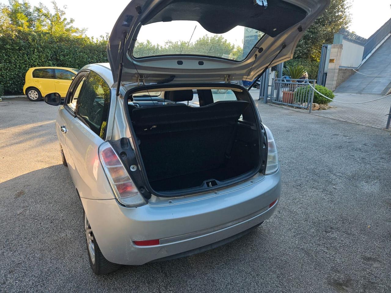 Lancia Ypsilon DIVA PER COMMERCIANTI
