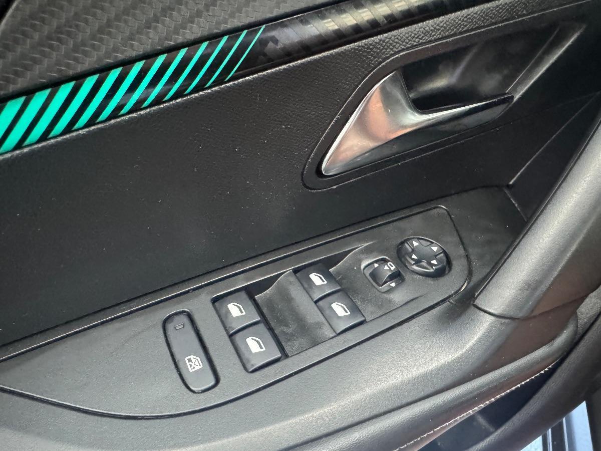 PEUGEOT 2008 BlueHDi 130 S&S EAT8 Allure UNICO PROP/ CARPLAY