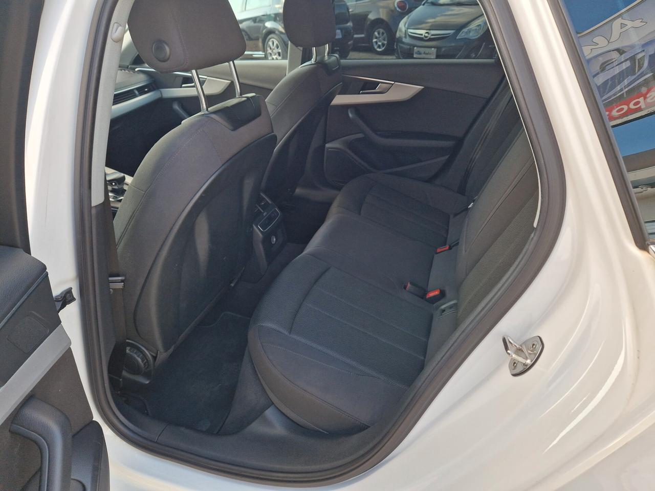 Audi A4 Avant 35 TDI S tronic Business