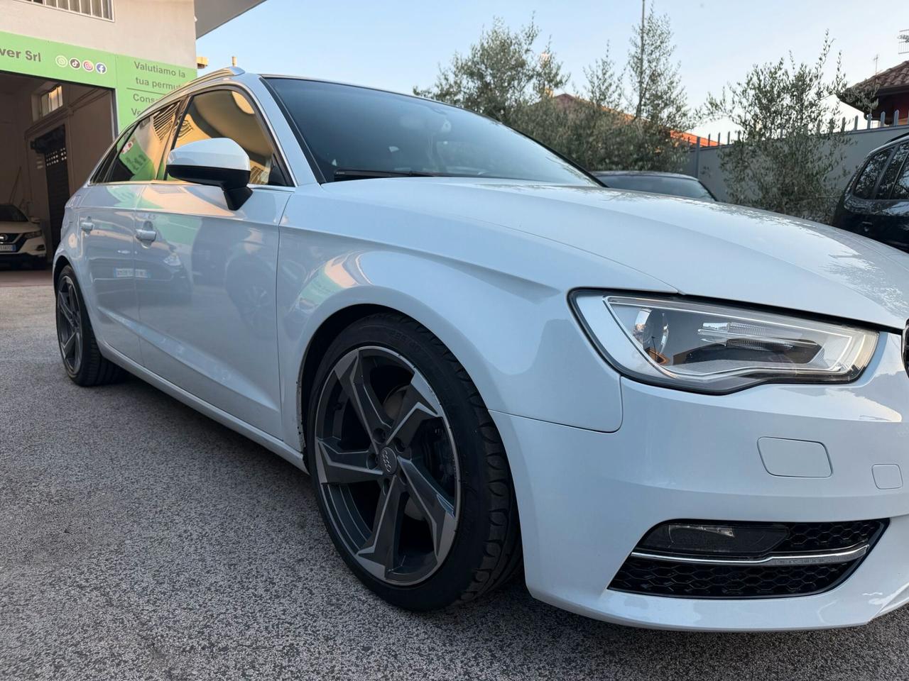 Audi A3 1.6 TDI clean diesel S tronic Young