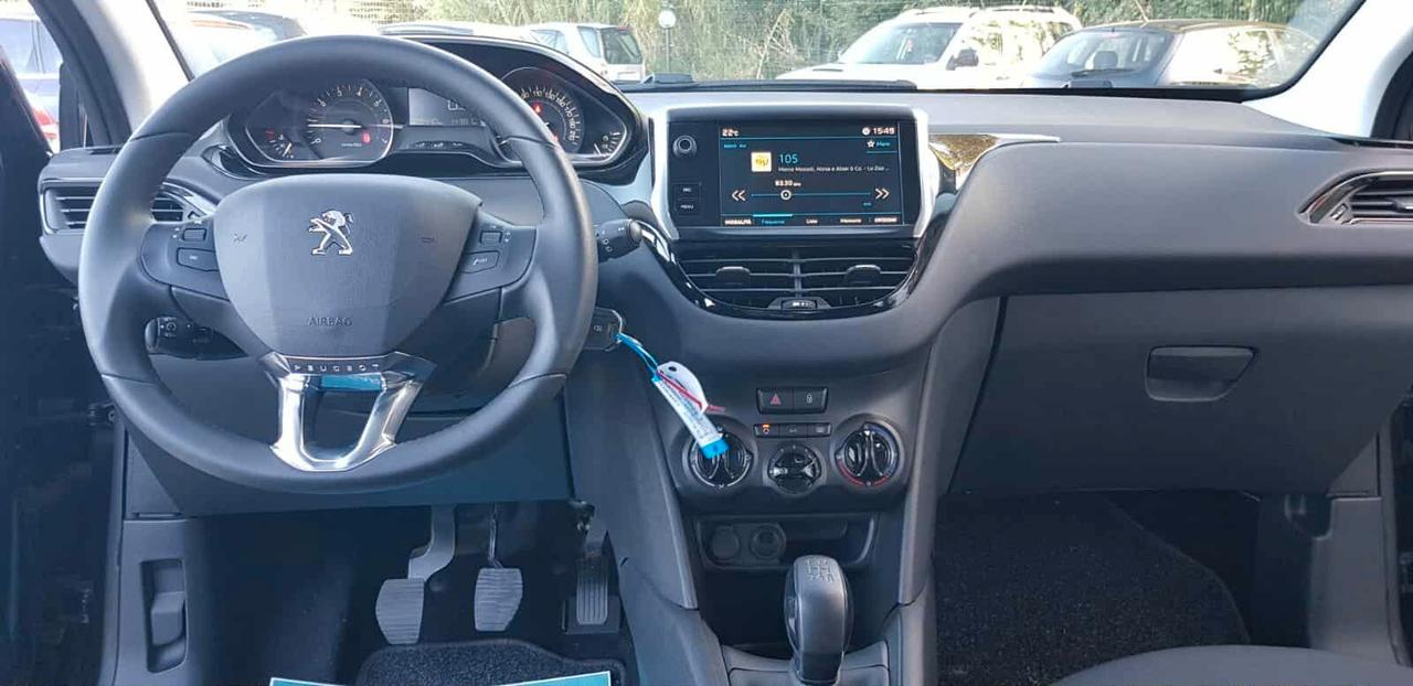 Peugeot 208 PureTech 82 Style "KM 9400"