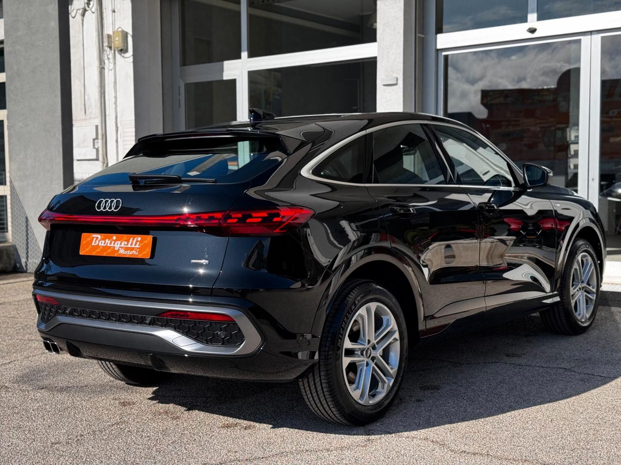 Audi Q5 SPB TDI quattro S tronic line, Aziendale estera