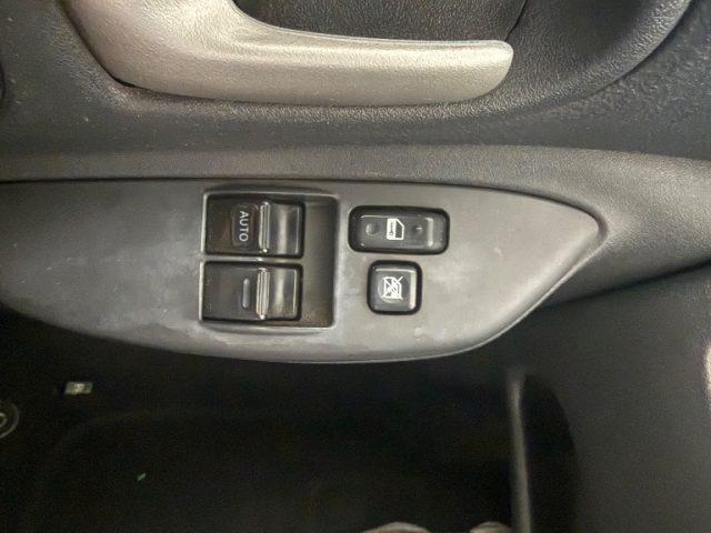 TOYOTA Yaris 1.3i 16V cat 5 porte Sol Blue