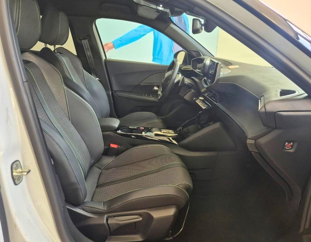 PEUGEOT 2008 GT Hybrid 136 e-DCS6
