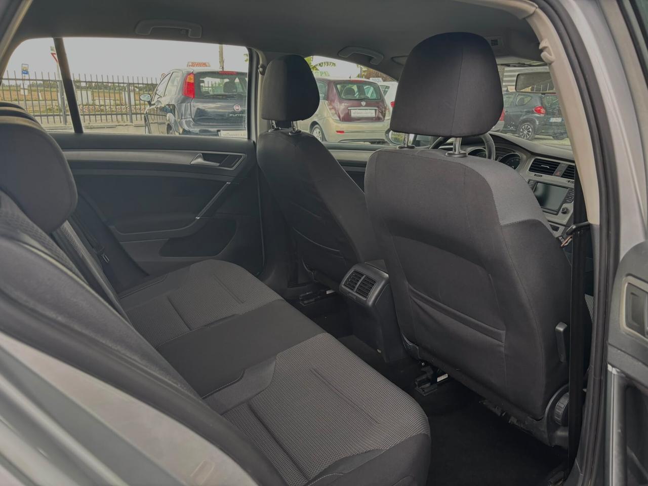 Volkswagen Golf 1.6 TDI DSG-C.AUTOMATICO-2015