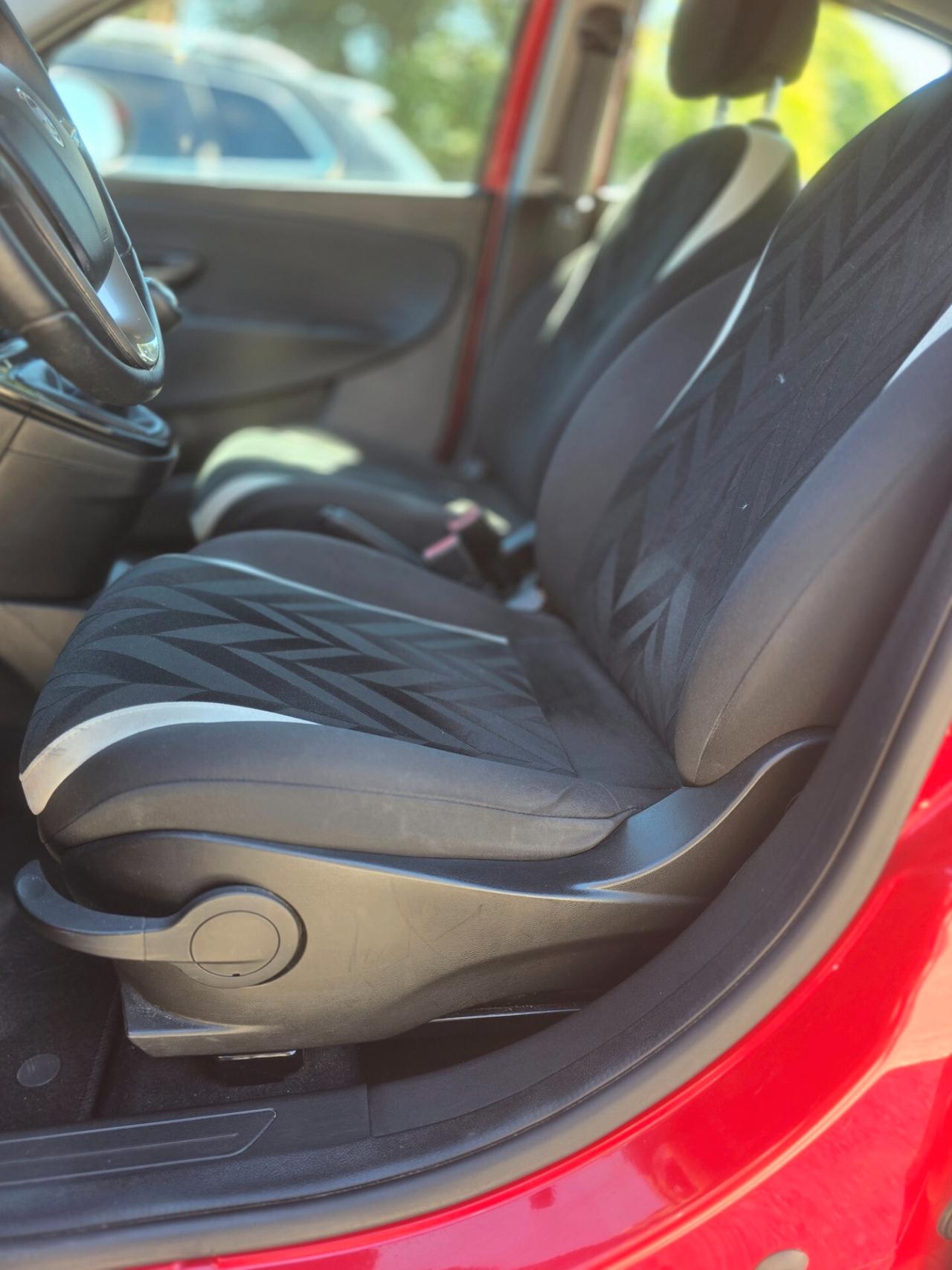 Lancia Ypsilon 1.2 69 CV 5 porte Unyca