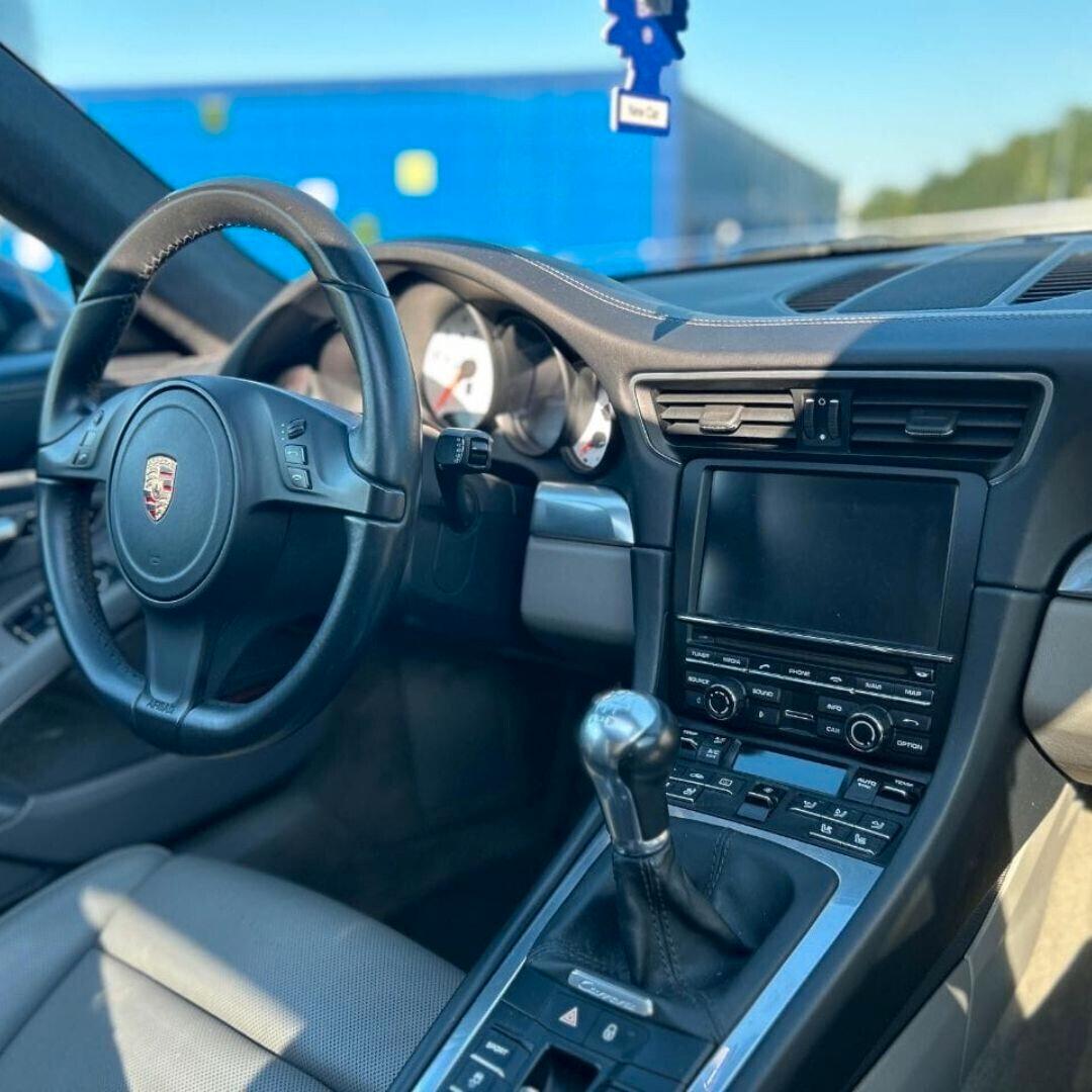 Porsche 911 3.4 Carrera 4 Coupé