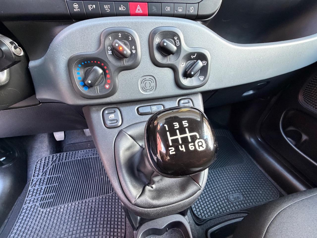 Fiat Panda 1.0 FireFly S&S Hybrid 70CV 2022 IVA ESPOSTA