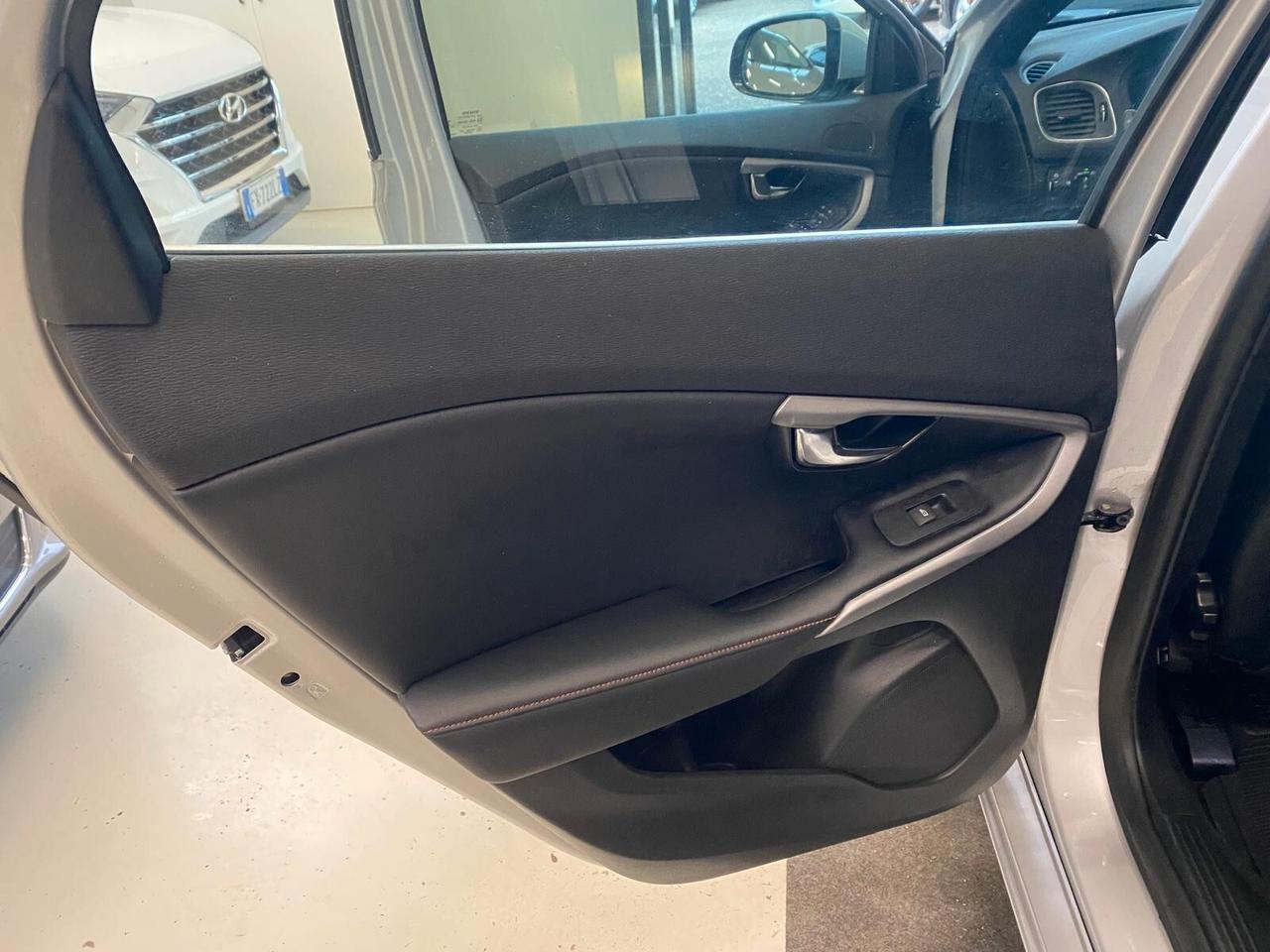 Volvo V40 D2 1.6 Summum