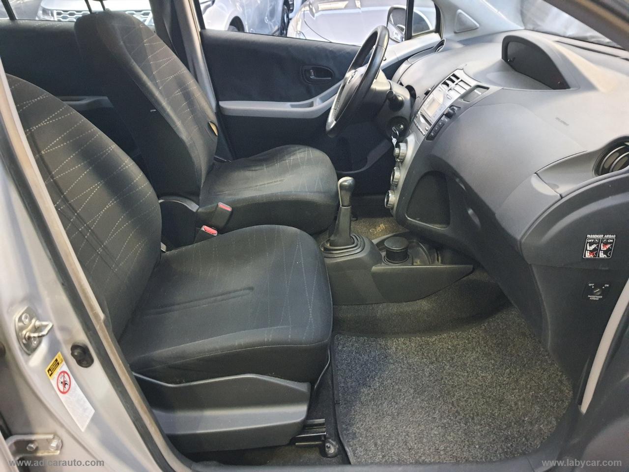 TOYOTA Yaris 1.0 5p. Sol