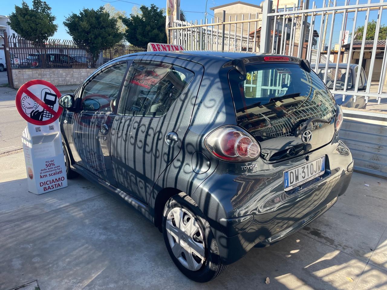 Toyota Aygo 1.0 12V VVT-i 5 porte Sol