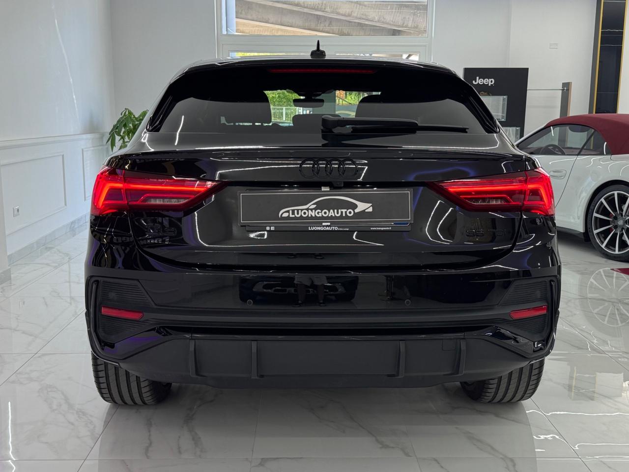 Audi Q3 2.0 TDI S-Tronic S-Line Identity Black