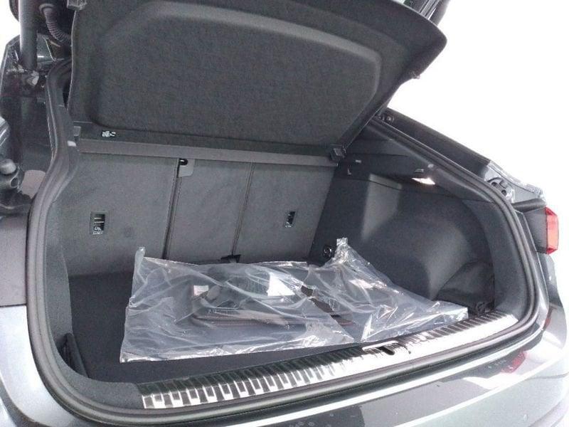 Audi Q3 Sportback 40 2.0 tdi Identity Black quattro 193cv s-tronic