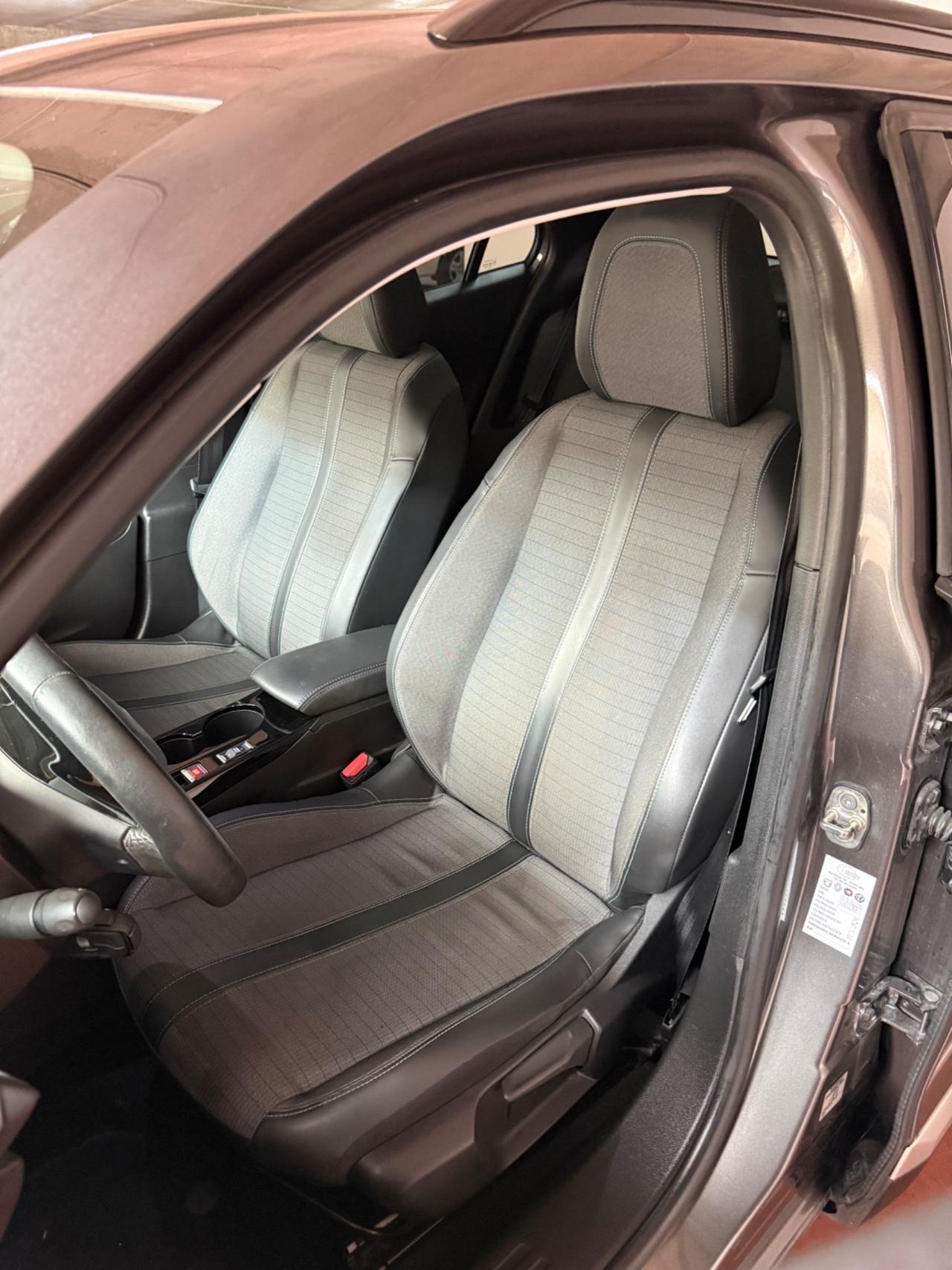 Peugeot 2008 BlueHDi 110 S&S Allure Pack