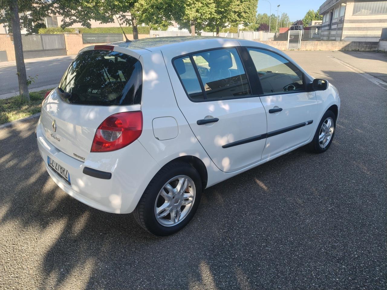 Renault Clio 1.6 5 porte SOLAMENTE 61.000 KM