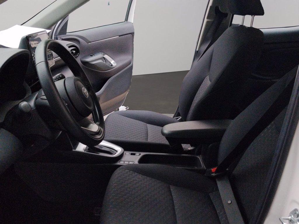 TOYOTA Yaris cross 1.5h active fwd 115cv e-cvt del 2025