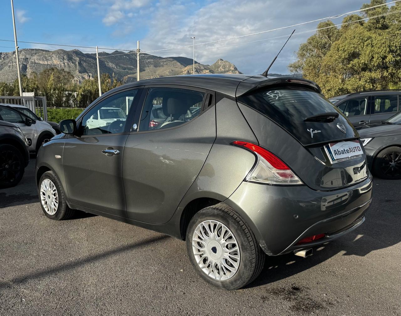 Lancia Ypsilon 1.2 69 CV 5 porte GPL Ecochic Gold