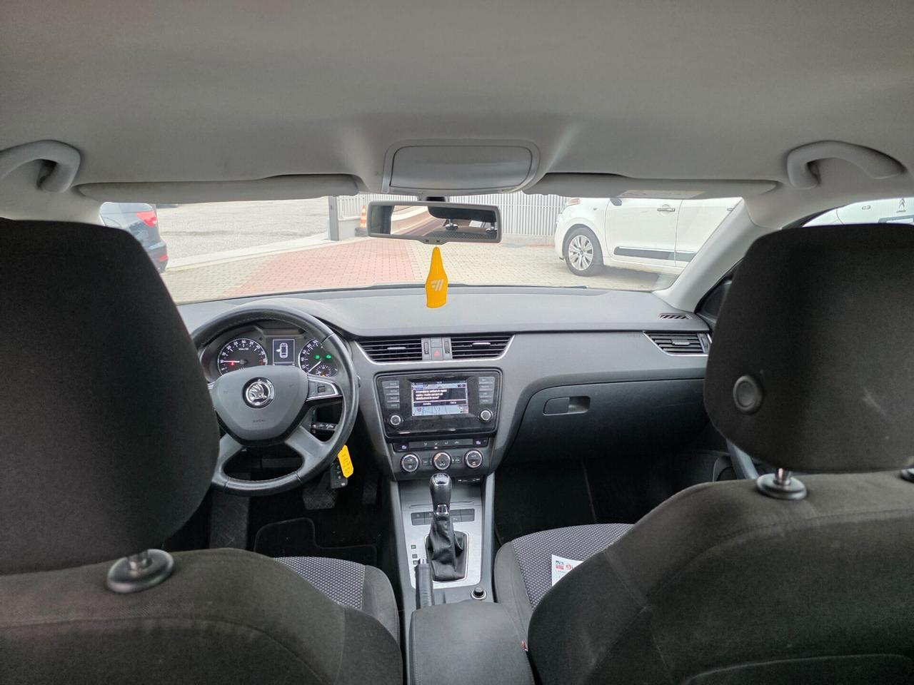 Skoda Octavia 1.6 TDI CR 105CV DSG full