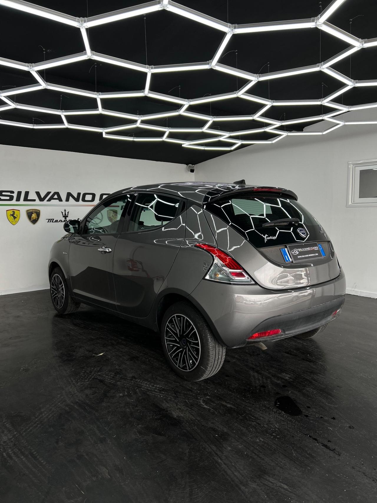 Lancia Ypsilon 1.0 FireFly 5 porte S&S Hybrid Silver Plus