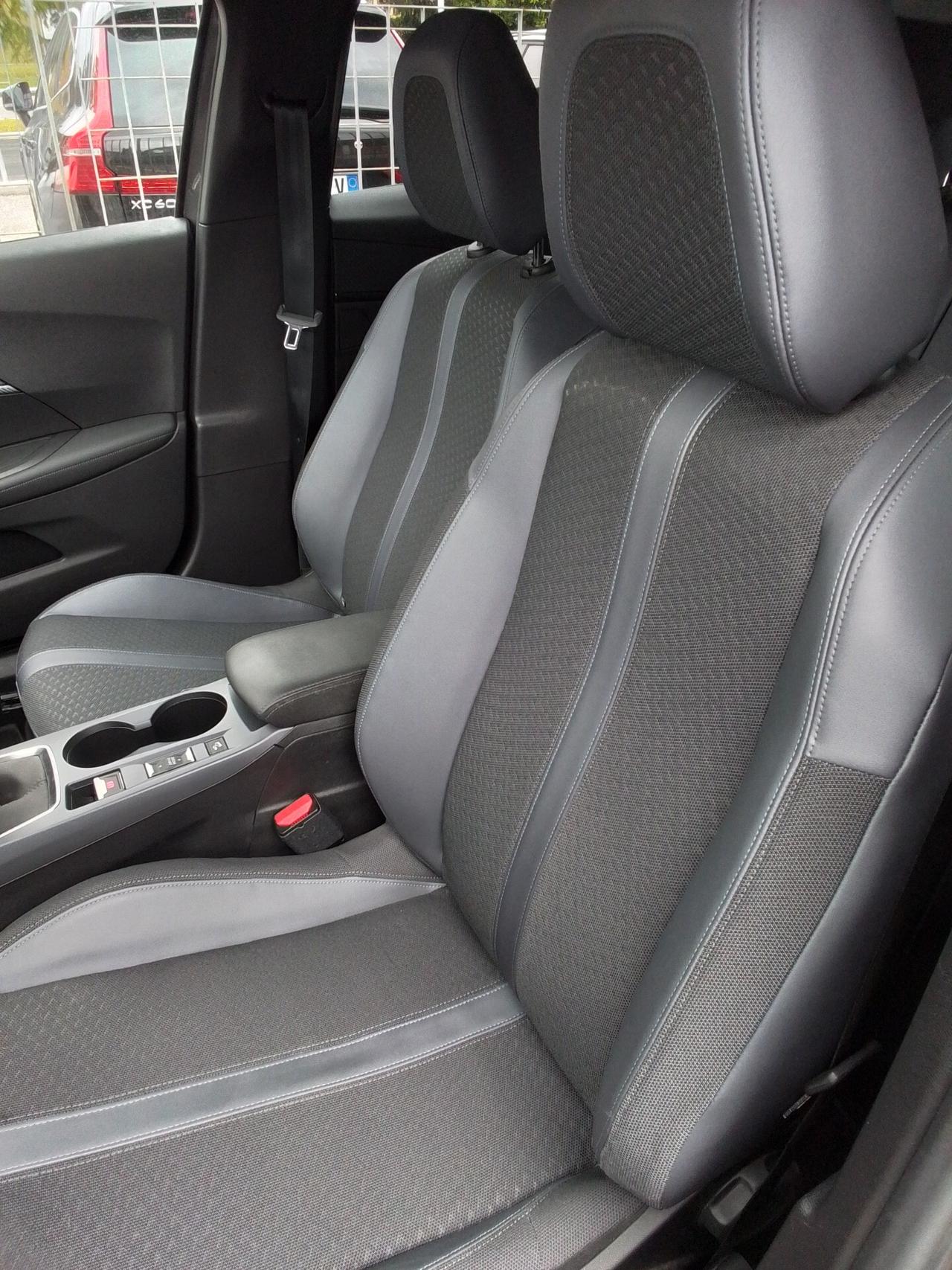 Peugeot 2008 PureTech 130 S&S Allure Navi Pack
