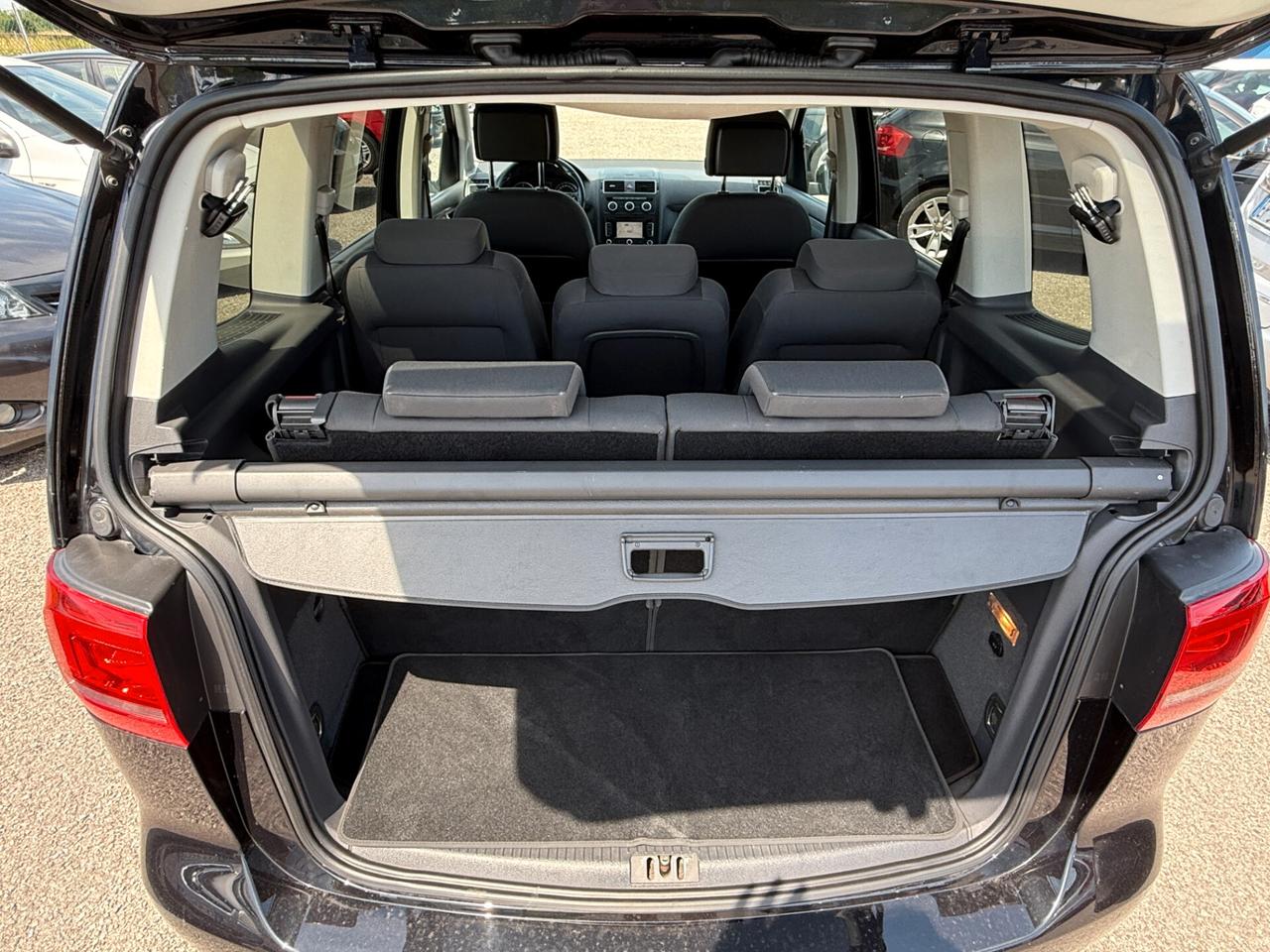 Volkswagen Touran 1.6 TDI 7 POSTI
