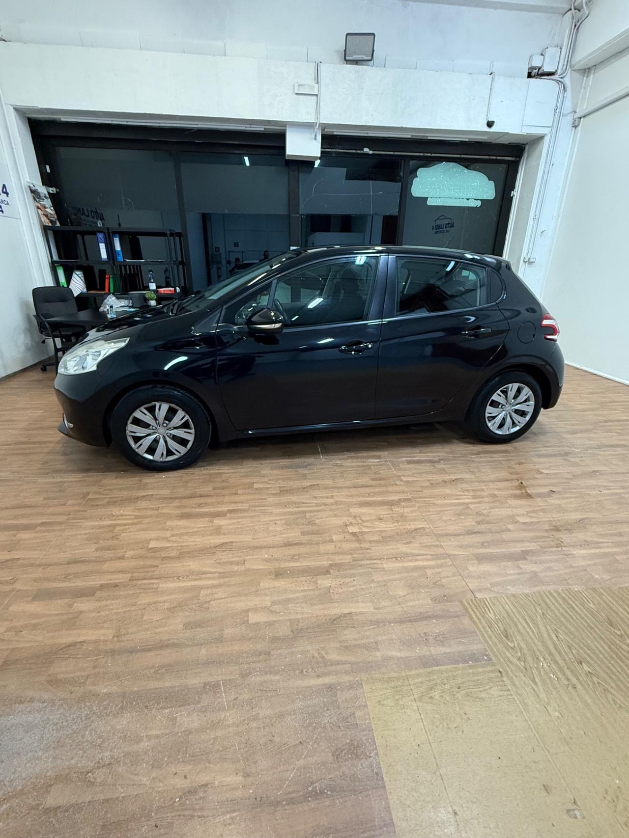 Peugeot 208 1.4 HDi 68 CV 5 porte Access