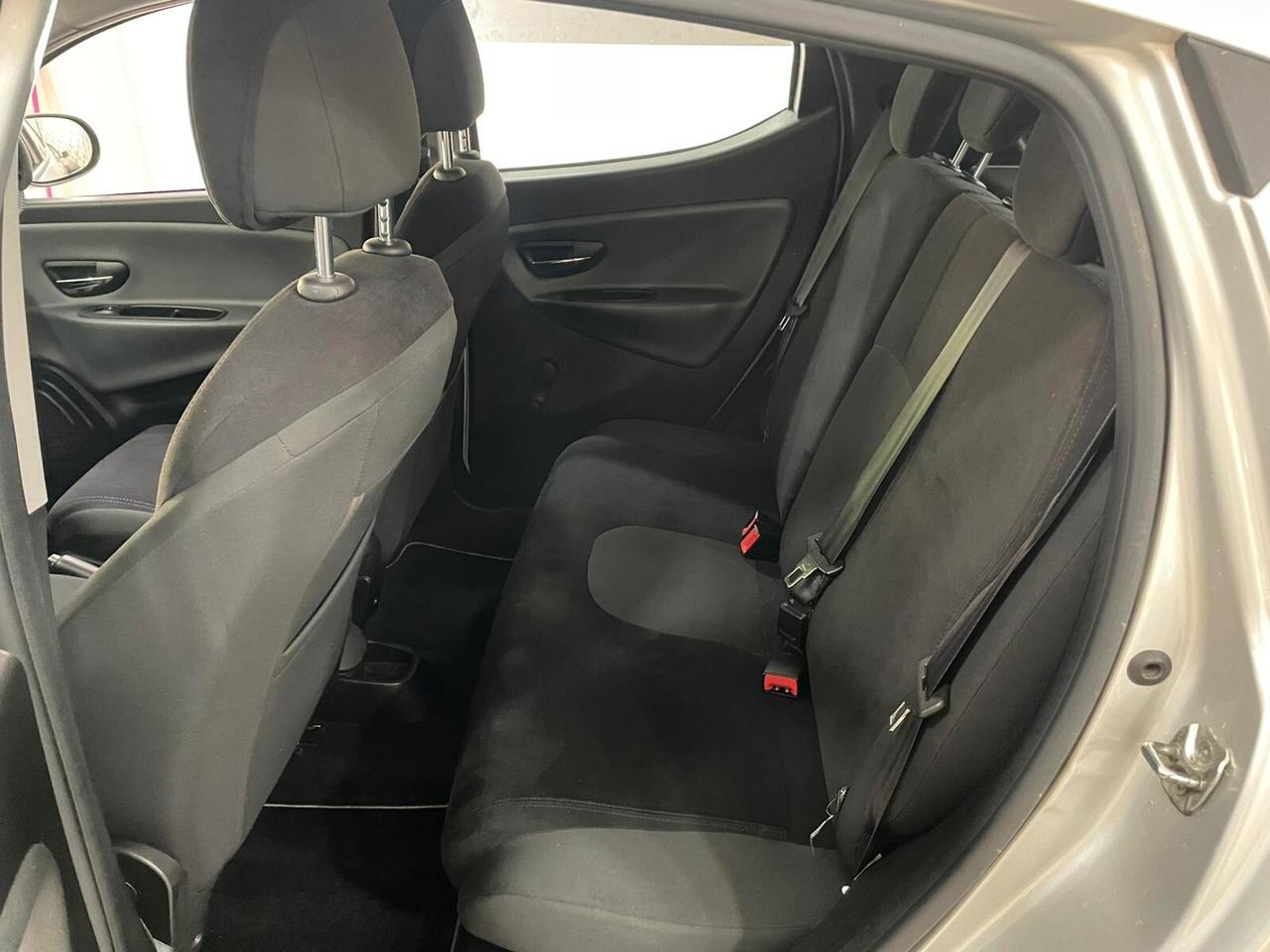 Lancia Ypsilon 1.2 69 CV 5 porte S&S Silver