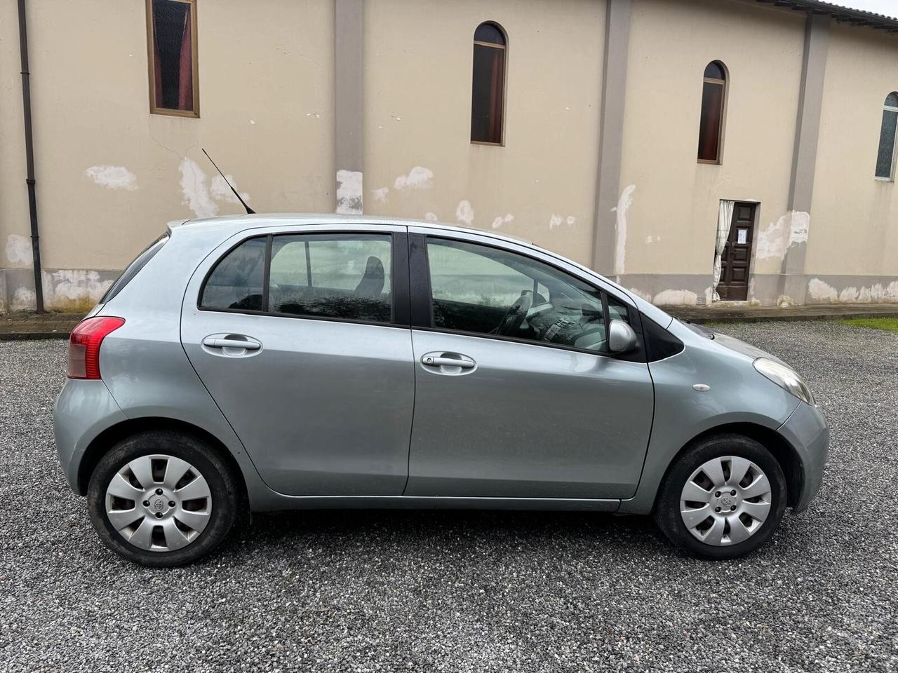 Toyota Yaris 1.0 5 porte Sol