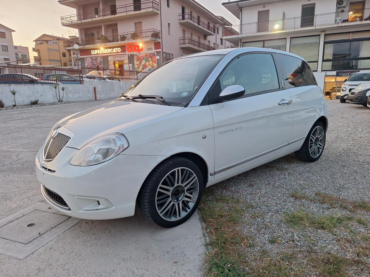 Lancia Ypsilon 1.2 ModaMilano - OK NEOPATENTATI