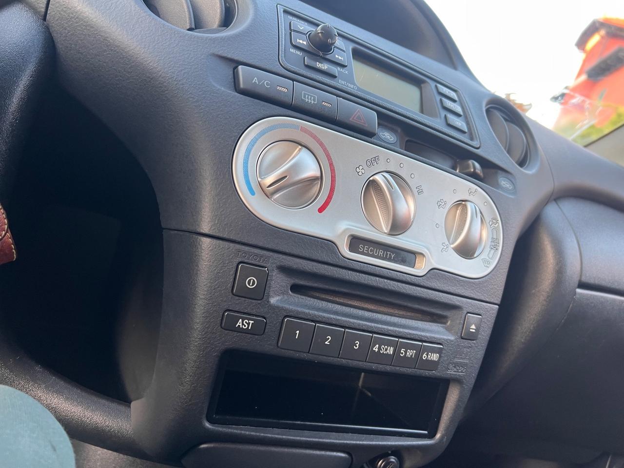 Toyota Yaris 1.4 tdi D-4D cat 5 porte carozzeria sbiadita