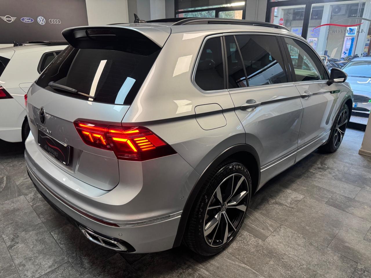 VW Tiguan 2.0 TDI 150 CV DSG R-Line Tetto Apribile